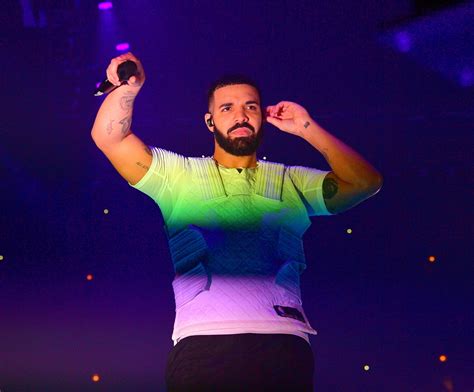 did drake come out as bi|Drake Comes Out as a Lesbian on New Song Girls。